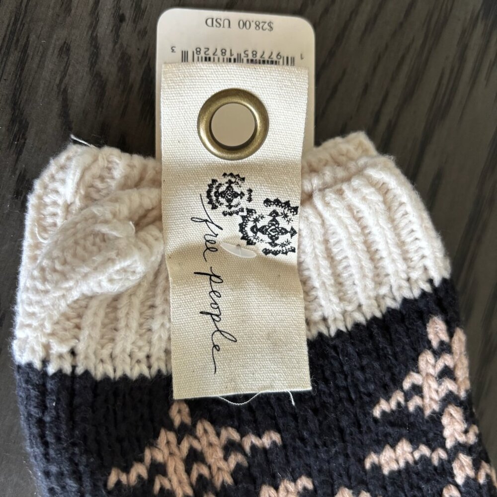Free People Socks NWT/ - Picture 2 of 3